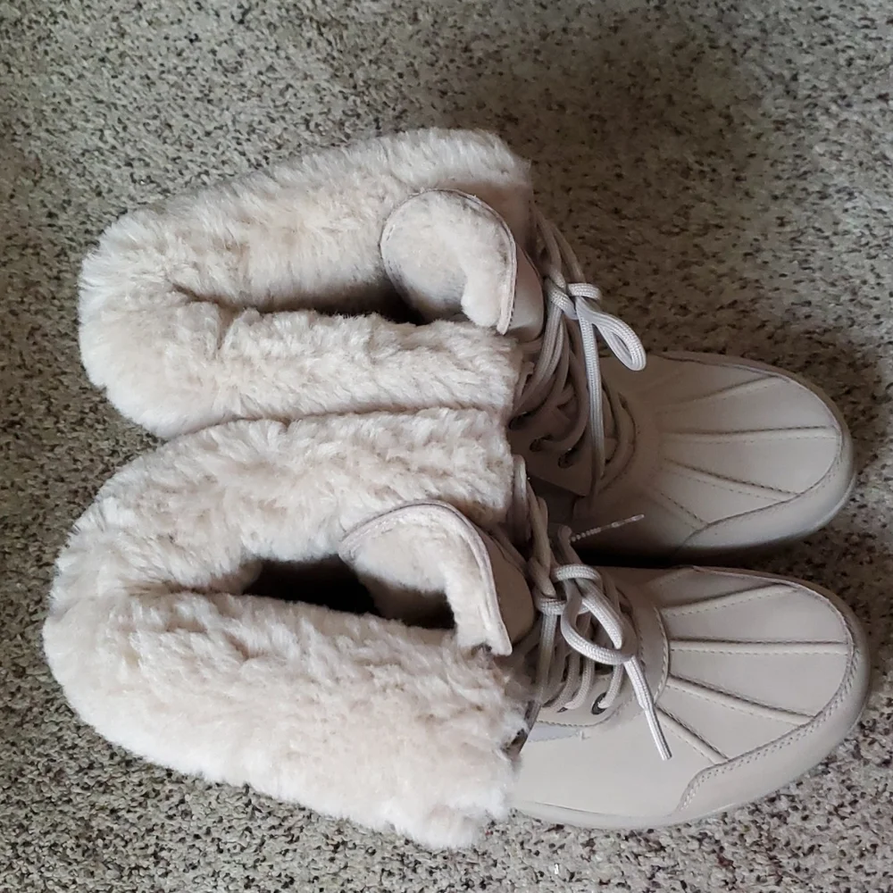 UGG Cuffable Butte Mono Putty Waterproof Outdoor Heavy Rain/ Snow Rugged Boots